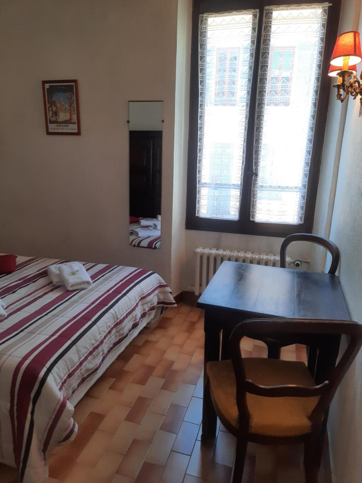 Hotel Central Digne-les-Bains Bagian luar foto